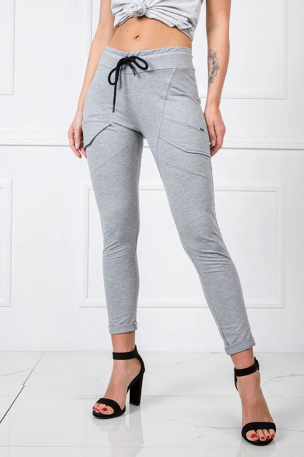 Chic and Comfortable High-Waisted Lounge Pants - The Essential Wardrobe Staple